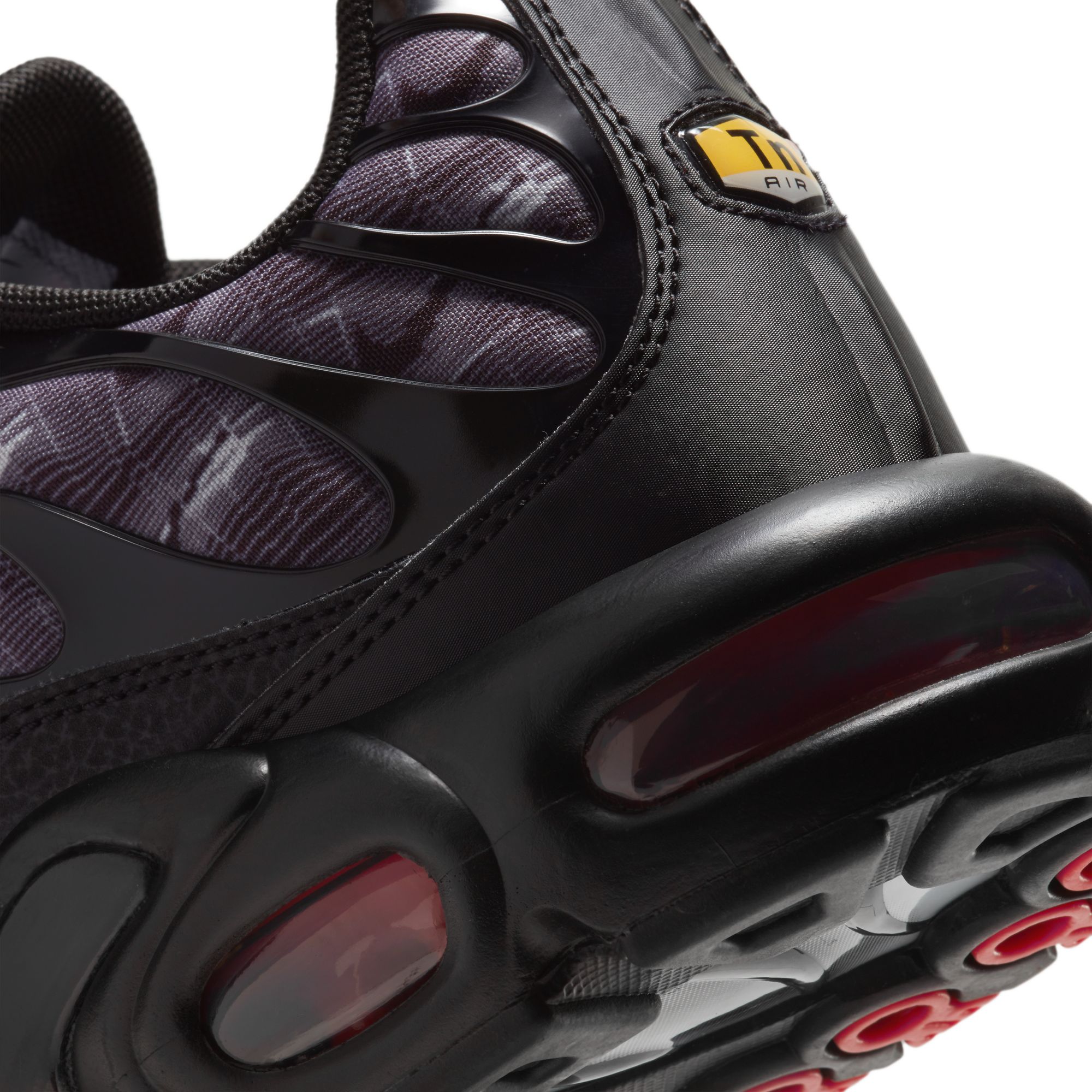 NIKE AIR MAX PLUS