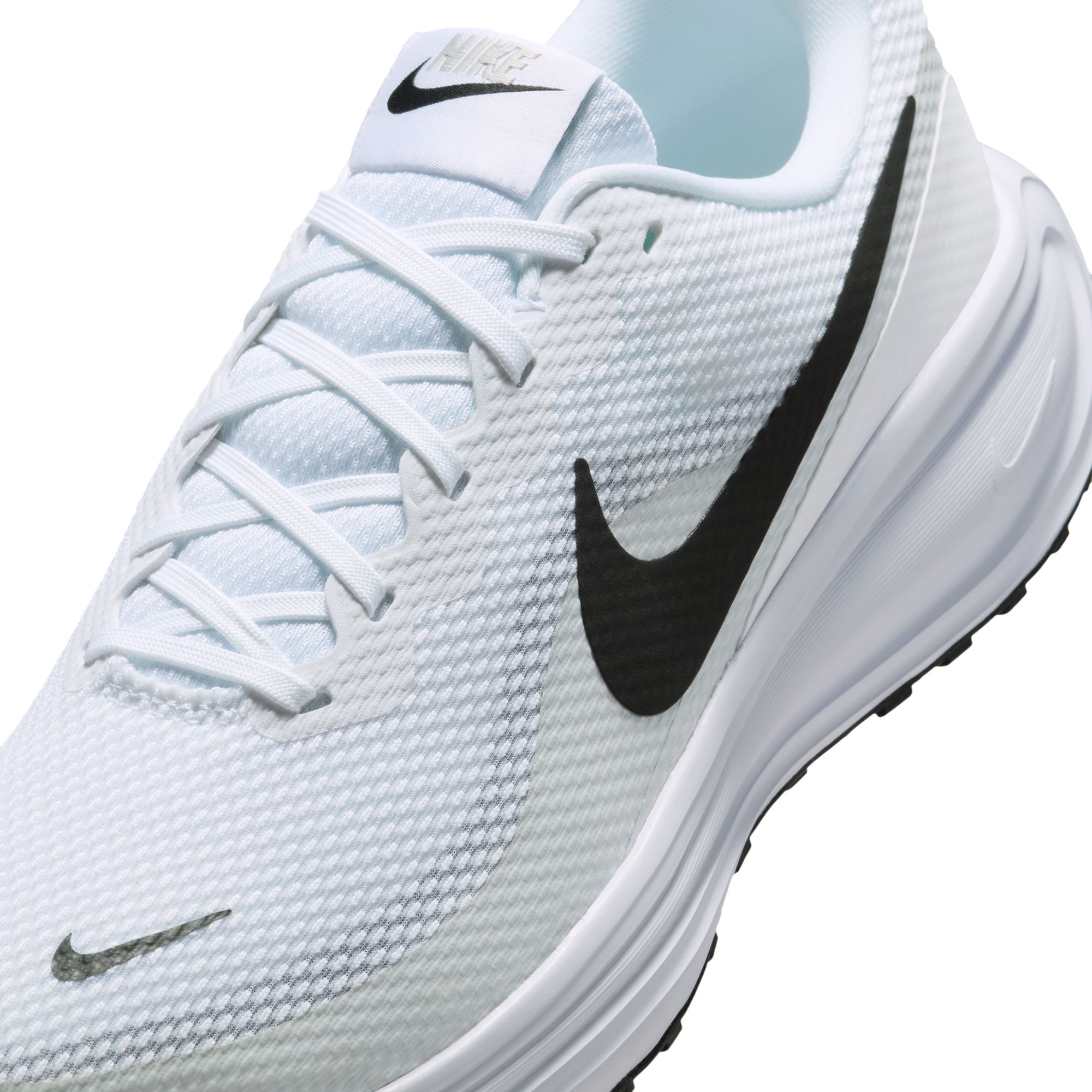 NIKE REVOLUTION 8