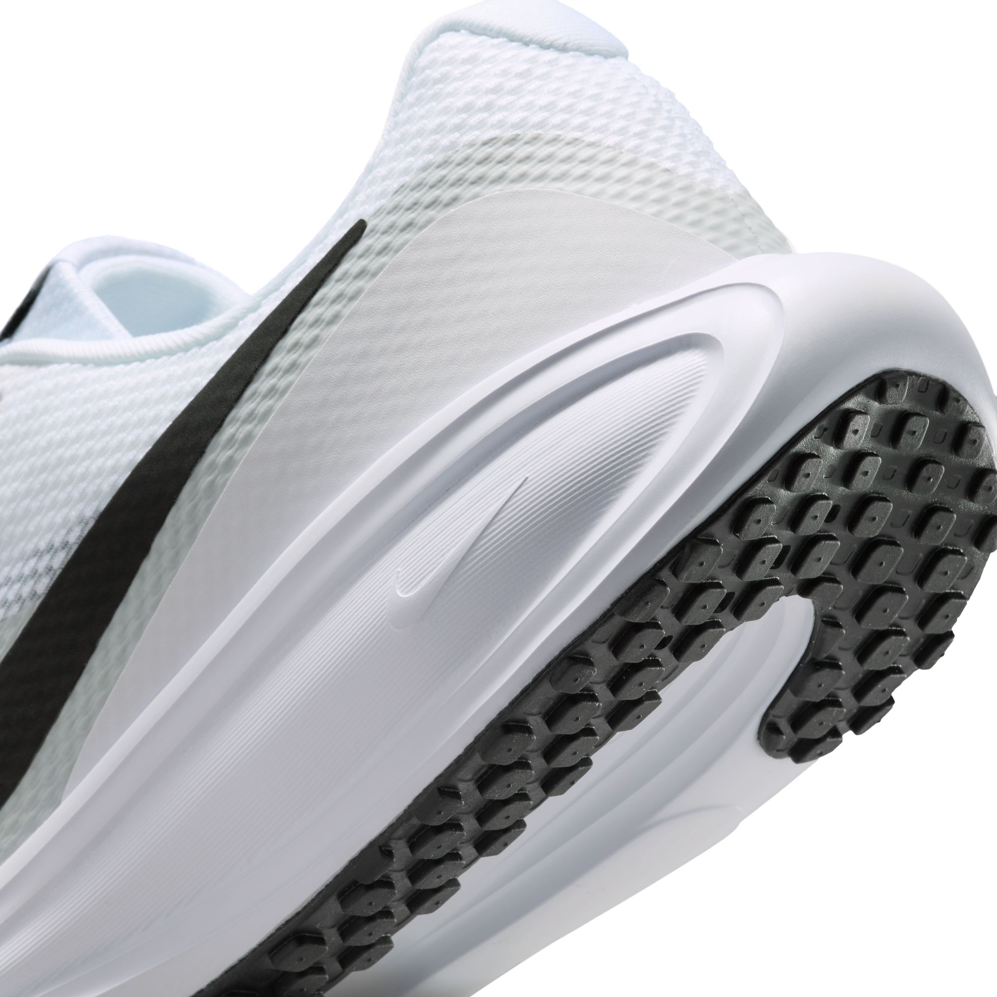 NIKE REVOLUTION 8