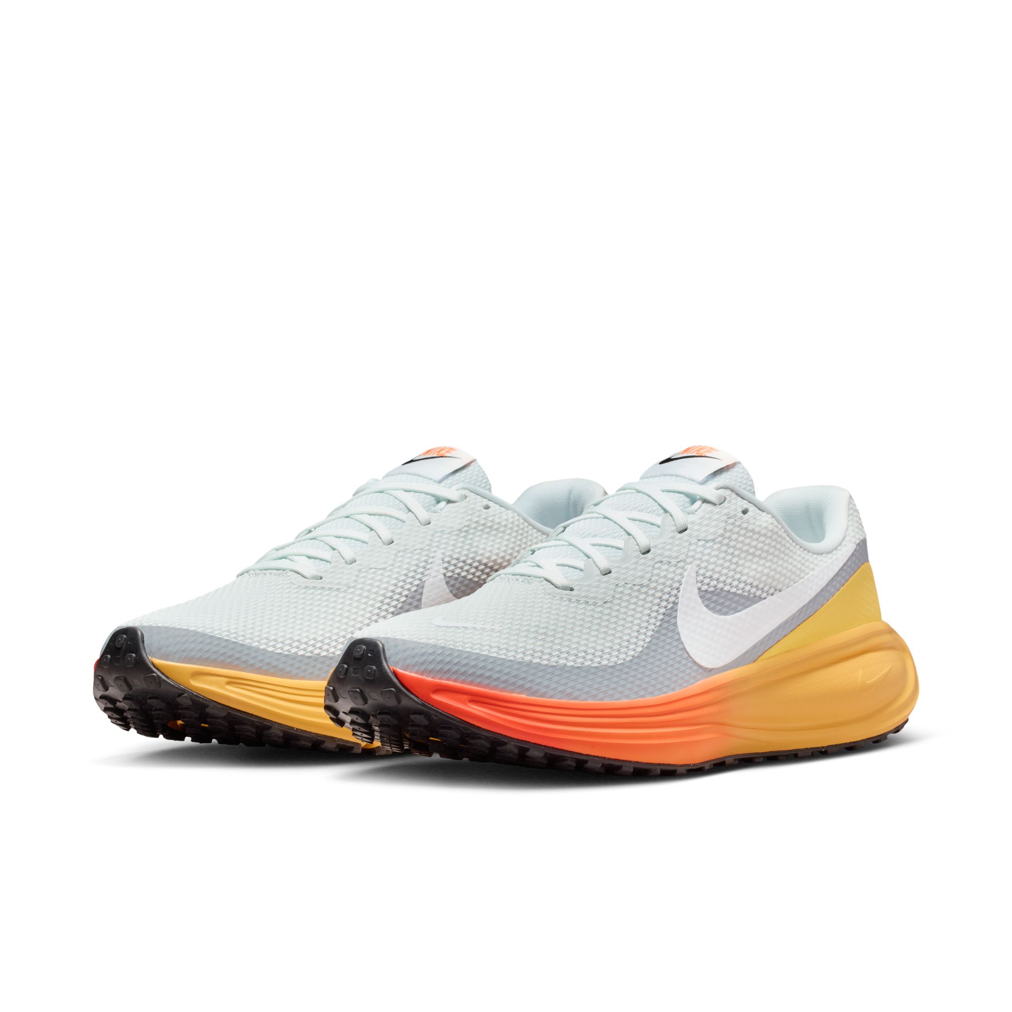 NIKE REVOLUTION 8