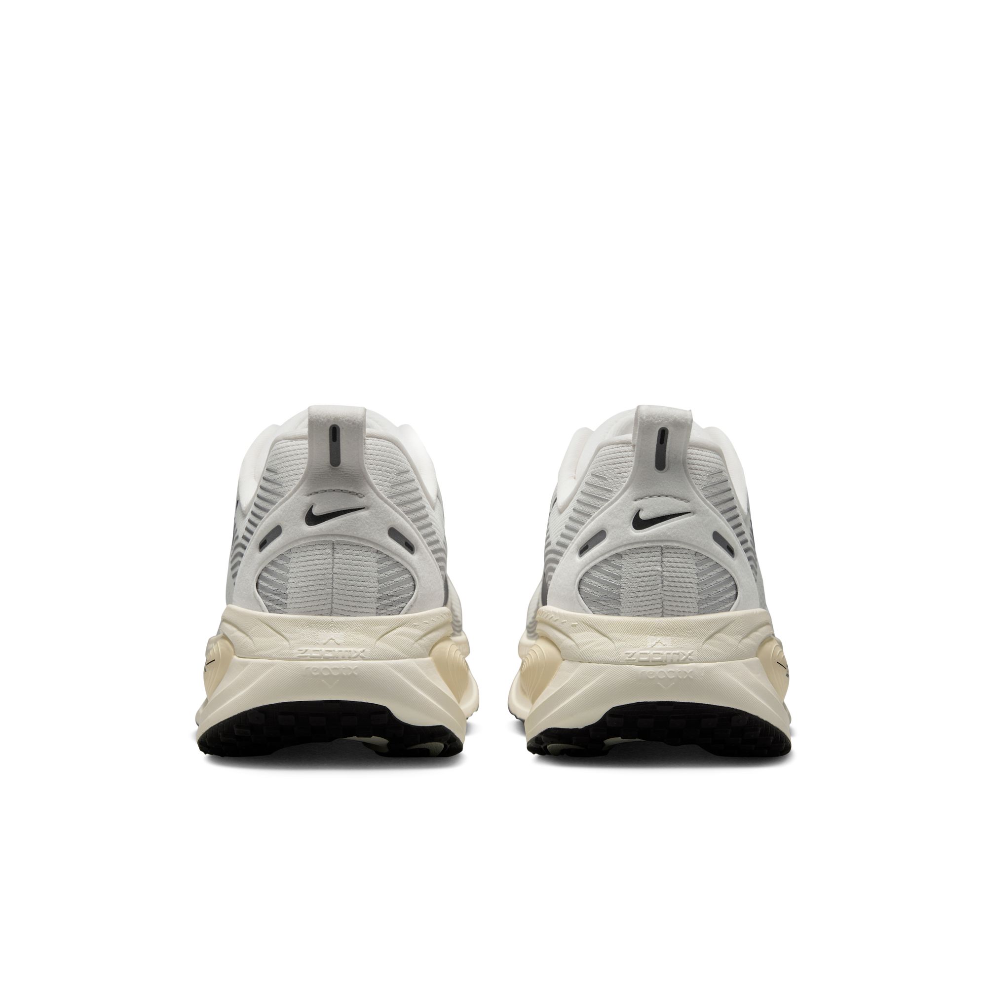 NIKE VOMERO 18