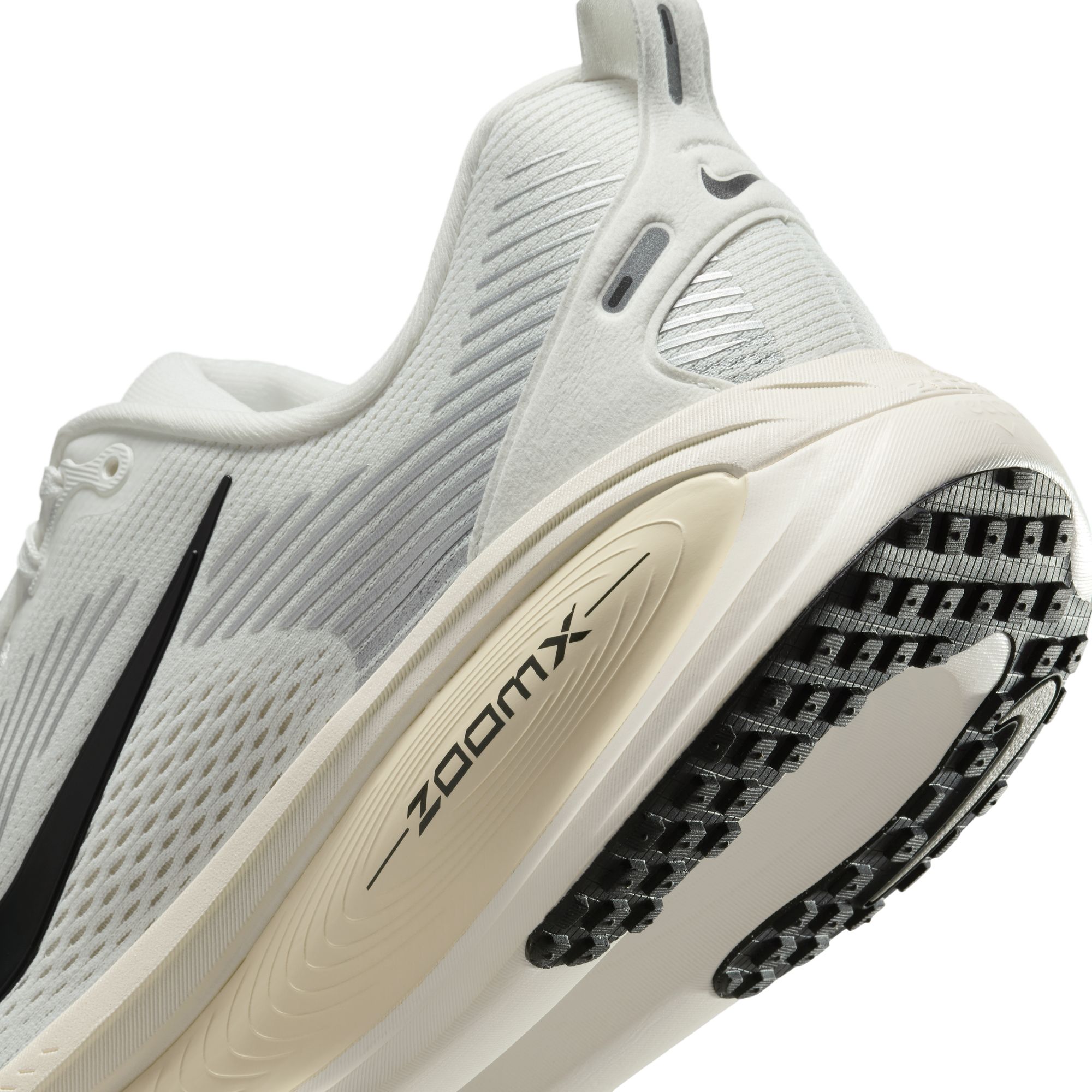 NIKE VOMERO 18