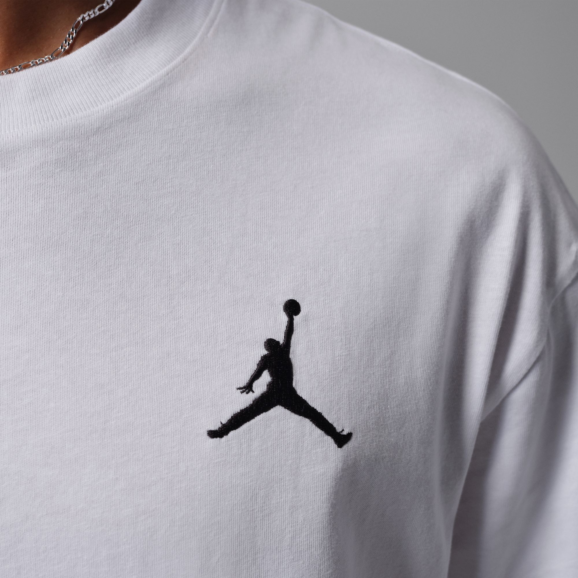 M J JUMPMAN EMB SS CREW