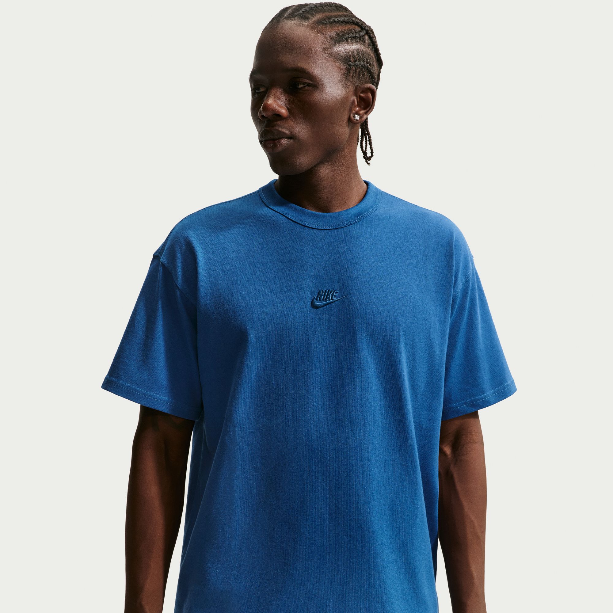 M NSW TEE LSE PREM ESS SUST