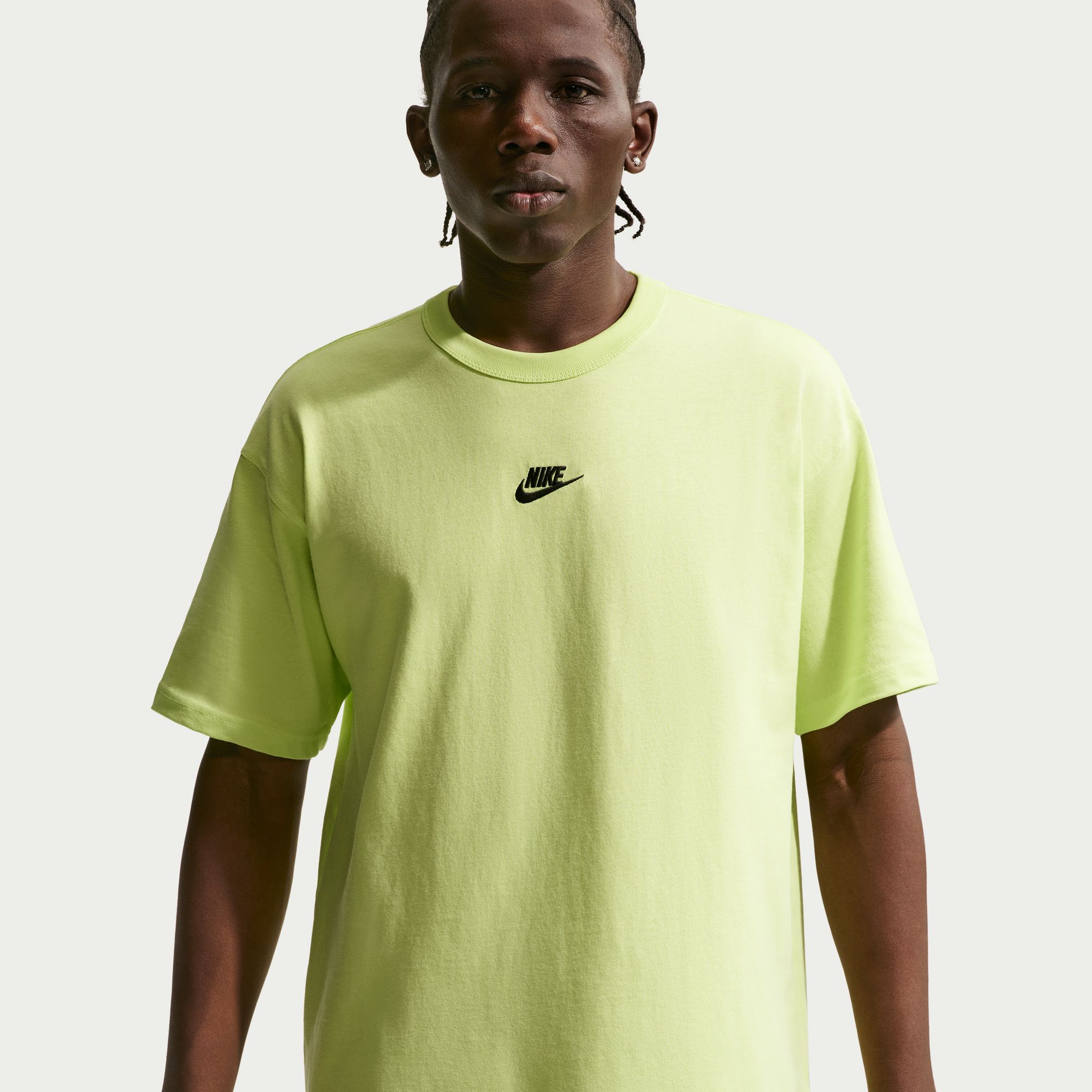 M NSW TEE LSE PREM ESS SUST